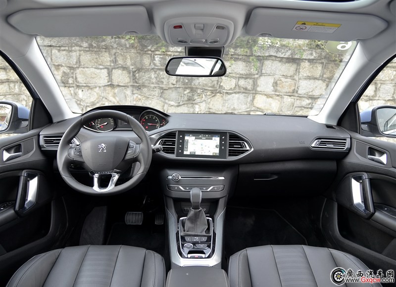 標(biāo)致308S車型 內(nèi)飾圖