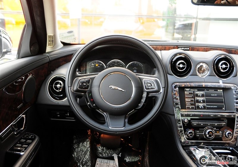 捷豹XJ車型 內飾圖