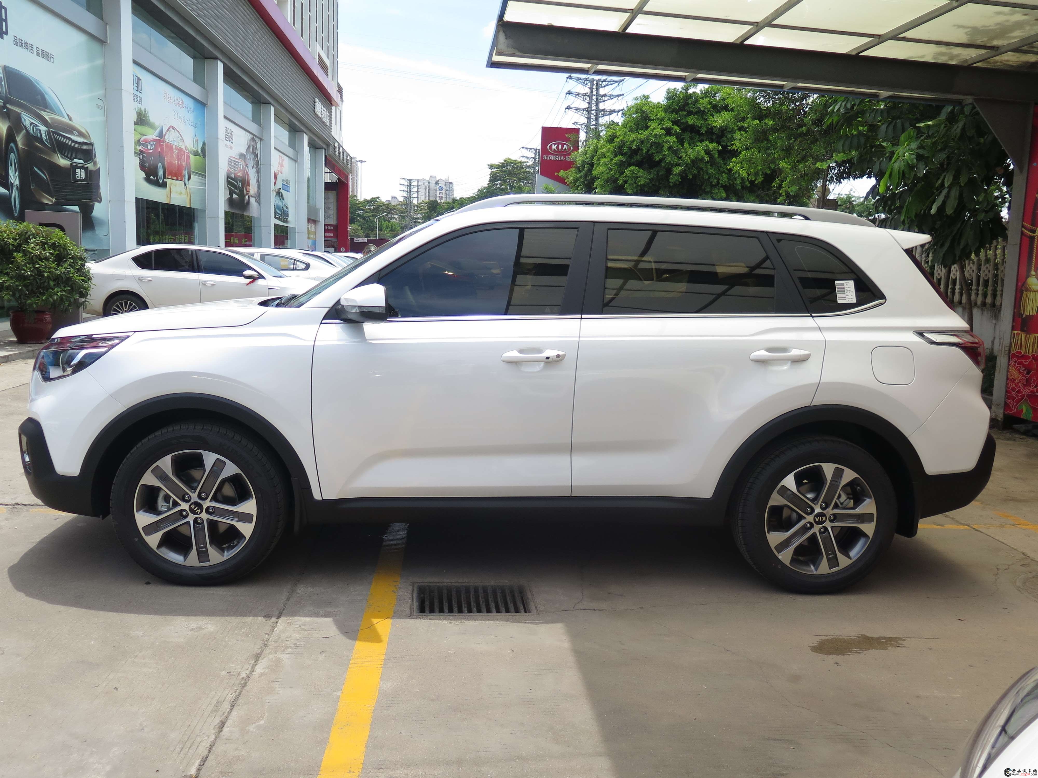 智跑車型 外觀圖