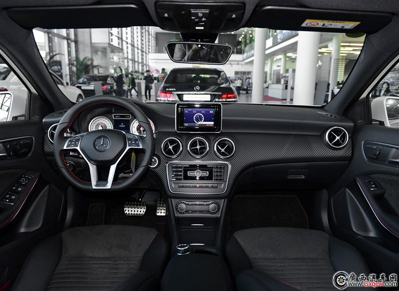 奔馳A級車型 內(nèi)飾圖