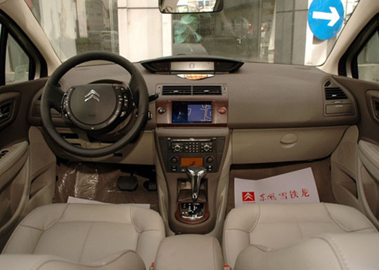 東風(fēng)雪鐵龍凱旋內(nèi)飾