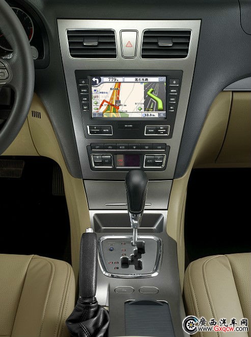 你開(kāi)車(chē)我買(mǎi)單 購(gòu)旗云5送500L燃油大禮――配圖4.jpg