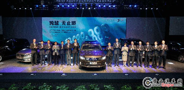 2013年11月15日上海大眾汽車(chē)第1000萬(wàn)輛轎車(chē)下線(xiàn)合影.jpg