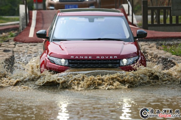 文武雙全 路虎攬勝極光性能探秘-3.jpg