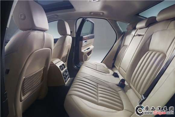 不談運動談享受 捷豹XF尊貴設(shè)計解析(4).jpg