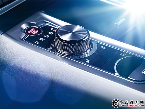 不談運動談享受 捷豹XF尊貴設(shè)計解析(6).jpg