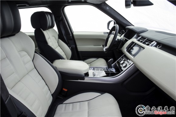 路虎攬勝運(yùn)動(dòng)版柴油車(chē)型及柴油混合動(dòng)力車(chē)型 以強(qiáng)勁動(dòng)力詮釋豪華之道-3.JPG