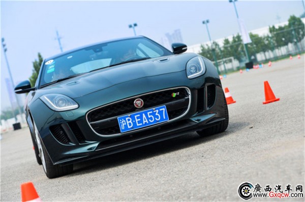 2016捷豹英仕挑戰(zhàn)賽馭享極致英倫性能美學(xué)-新聞稿配圖8.jpg