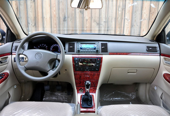 遠(yuǎn)景09款內(nèi)飾