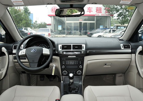 一汽奔騰B70內(nèi)飾