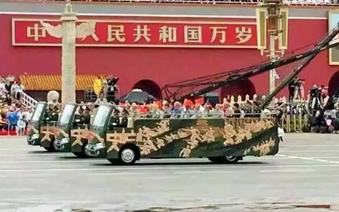 9.3大閱兵國產(chǎn)敞篷巴士見證中國自主品牌驕傲