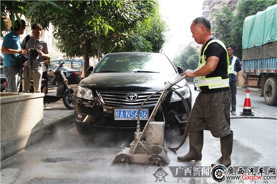 南寧:交管部門將清除全市范圍內8300個停車位