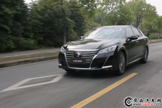 變革進化 不忘初心 試駕全新皇冠2.0T 變革進化 不忘初心 試駕全新皇冠2.0T