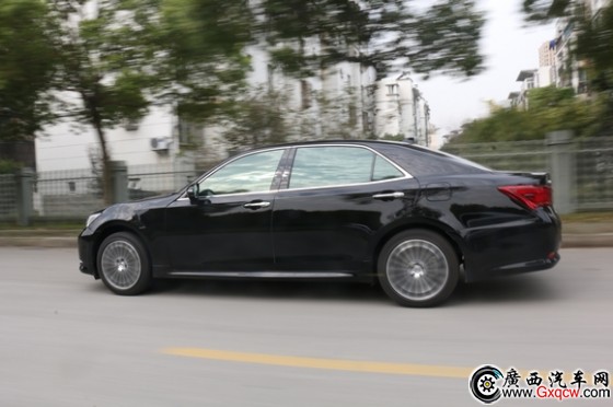 變革進化 不忘初心 試駕全新皇冠2.0T 變革進化 不忘初心 試駕全新皇冠2.0T