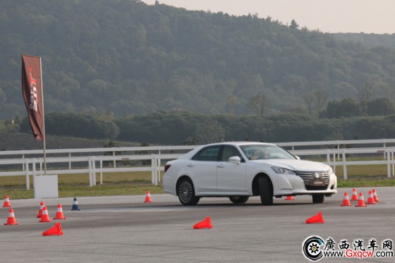 變革進化 不忘初心 試駕全新皇冠2.0T 變革進化 不忘初心 試駕全新皇冠2.0T