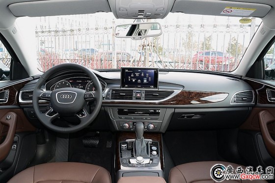 2016款?yuàn)W迪A6L 1.8T自動(dòng)TFSI技術(shù)型