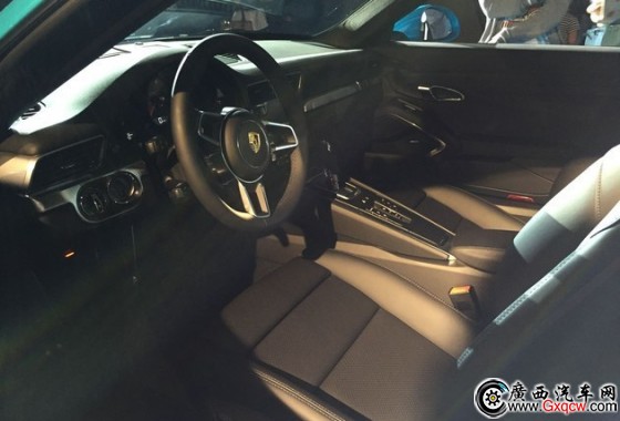 保時(shí)捷新款911上市 售131.8-271.6萬(wàn)