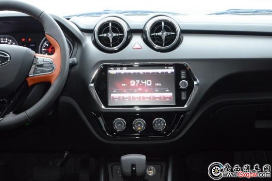 2018款東南DX3正式上市 售價(jià)6.79-10.59萬(wàn)