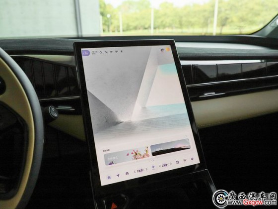 旗艦SUV定位十項(xiàng)硬核標(biāo)配 博越L預(yù)售12.98萬(wàn)起