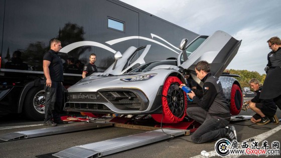 GT2 RSӛ÷ِ˹-AMG ONEɼ~a(chn)܇