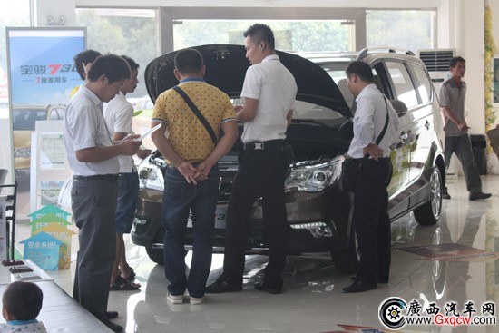 1413778105372245.jpg 看車1.jpg