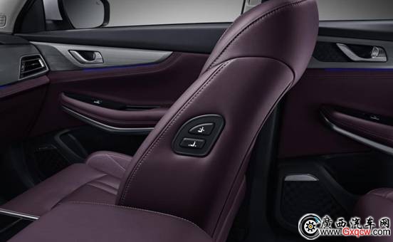 1537926765726304.jpg 副駕座椅調(diào)節(jié)