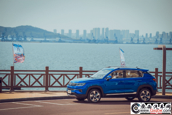 1538099151252786.gif 側身